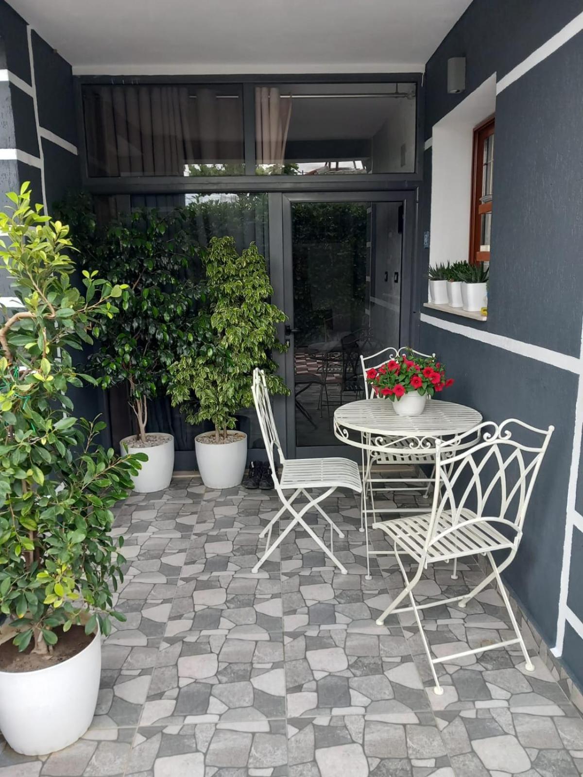 Villa Heljos Apartaments Vlore Exterior photo